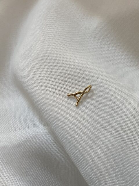 Letter Pendant Petite 18k