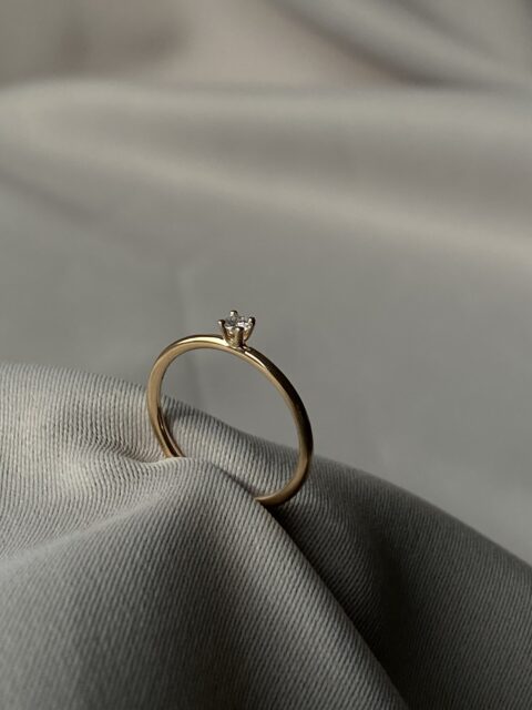 Juni ring 18k 0,09ct W.SI